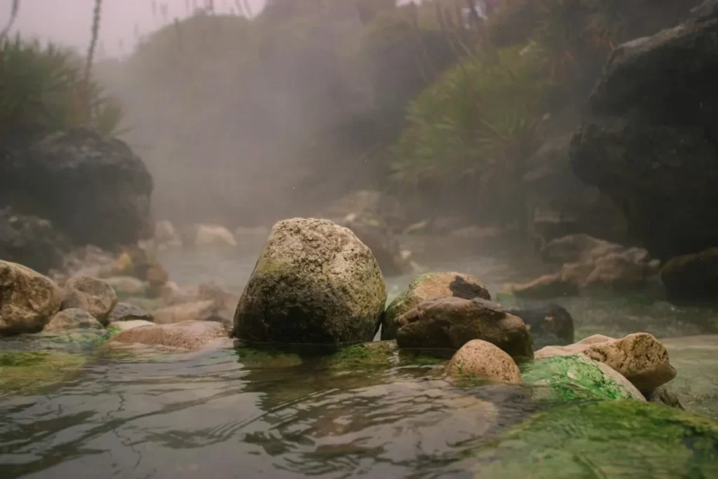 Beneficios de las aguas termales para la salud: guía completa 2026